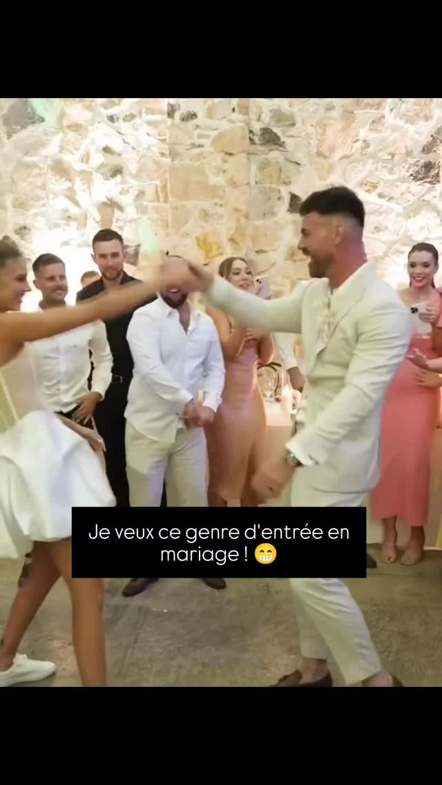 Fais au plus simple !

Souvent, mes mariés me disent qu'ils se stressent pas mal à cause de l'ouverture de soirée !

Chorégraphie complexe, pas de dans trop ambitieux...

Fais simple ! Et surtout, éclate toi 🔥

Une musique que tu kiffes, une choré simple et voilà !

#photographemariage #photographemariagelille #photographemariagenord #photographelille #mariage2026 #noeldoizi #frenchphotographer